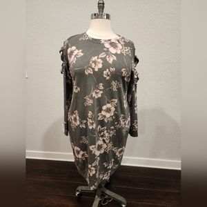 Lane Bryant dress size 18/20 thick T-shirt material. Flower detail Cold Shoulder